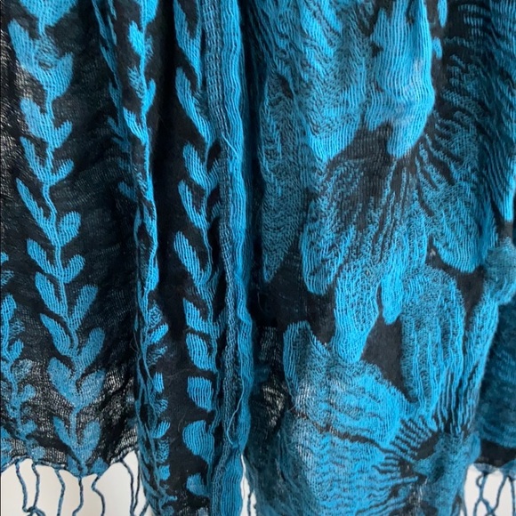 Scarf/wrap - Picture 3 of 3